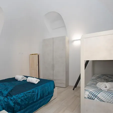 Apartment Rock Colletta
